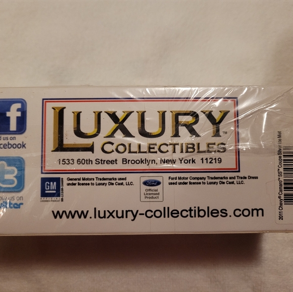 2011 Chevy Camaro collectible - Picture 4 of 4